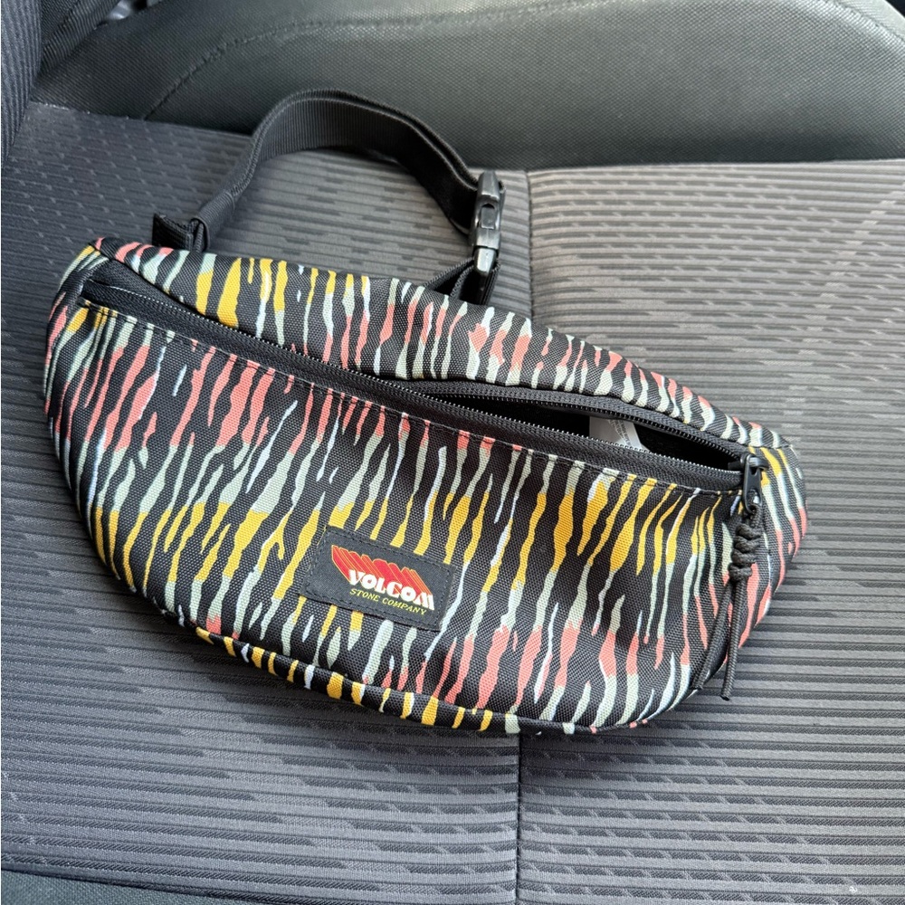 Volcom Stone Azza Pouch – NWOT